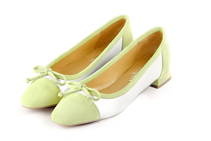 Meadow green and pure white women's ballet pumps, with low heels. Square toe. Flat flare heels - Florence KOOIJMAN